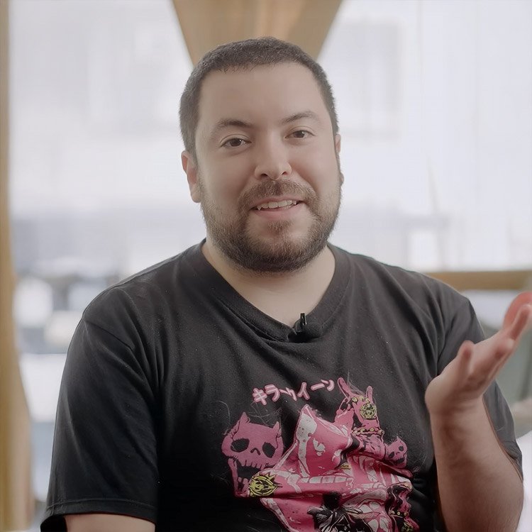 Pablo contando su experiencia en Clínica Témpora